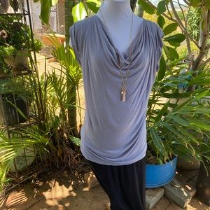 🌎 EUC Express gray top in size medium